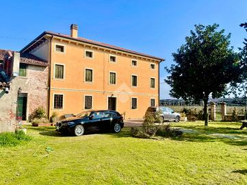 CASA DI CORTE A CASALEONE