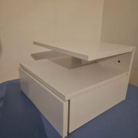 Coppia di comodini bianchi