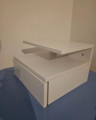 Coppia di comodini bianchi