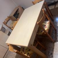 tavolo con 6 sedie +divano