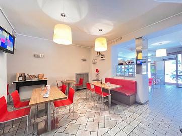 Bar / tavola calda compresa di attrezzature