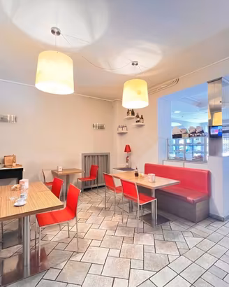 Bar / tavola calda compresa di attrezzature