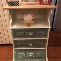 Mobiletto vintage in legno