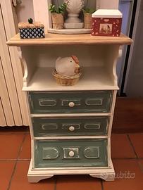 Mobiletto vintage in legno