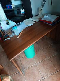 Scrivania + cassettiera in legno