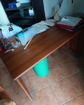 Scrivania + cassettiera in legno