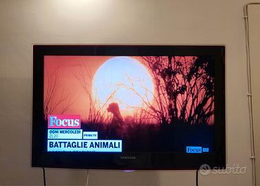 TV LED Samsung 32"  Full Hd + staffa a muro 