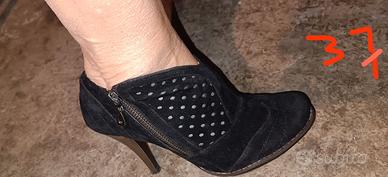 scarpa nera,  donna,  numero 37