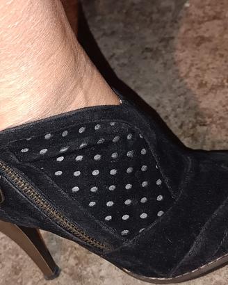 scarpa nera,  donna,  numero 37