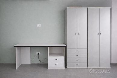 camera completa due armadi scrivania, due comodini