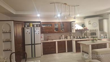 CUCINA ARTIGIANALE IN MURATURA E PIASTRELLE