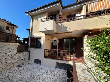 VILLA A SCHIERA A SAN CESAREO