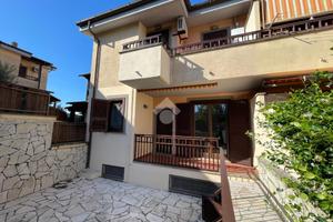 VILLA A SCHIERA A SAN CESAREO