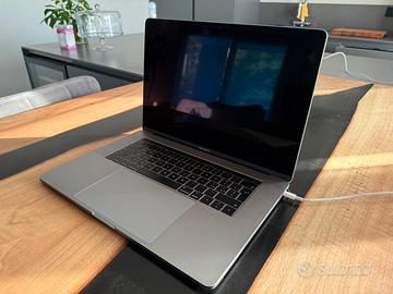 MacBook Pro 15” I7 touchbar
