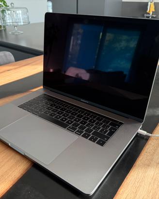 MacBook Pro 15” I7 touchbar
