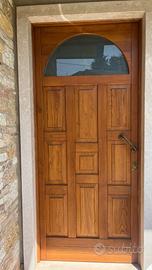 Porta d’entrata in legno