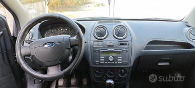 Ford Fiesta 1.4 TDCi 5 porte – 2004 – Neopatentati