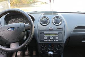 Ford Fiesta 1.4 TDCi 5 porte – 2004 – Neopatentati