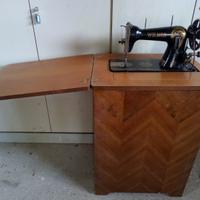 Macchina Antica da Cucire WILMAR su mobile legno