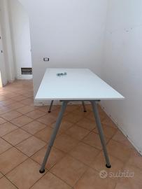 Scrivania grande Ikea