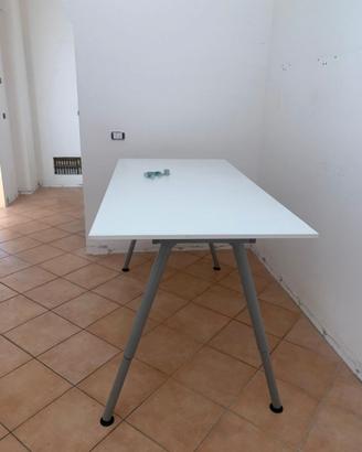 Scrivania grande Ikea