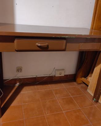 Tavolo da cucina vintage con cassetto