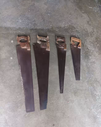 4 seghe in metallo  e  2 cuori  in legno  