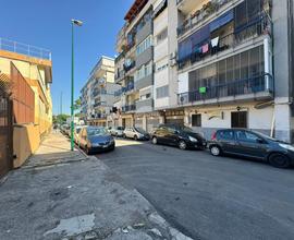 NEGOZIO A NAPOLI