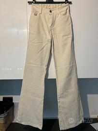 Pantalone in velluto a zampa