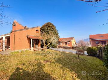 VILLA SINGOLA A GASSINO TORINESE