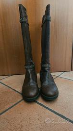 Stivali da donna in vera pelle usati pochissimo