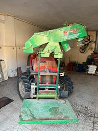 Porta sacchi per nocciole Giampi macchine agricole