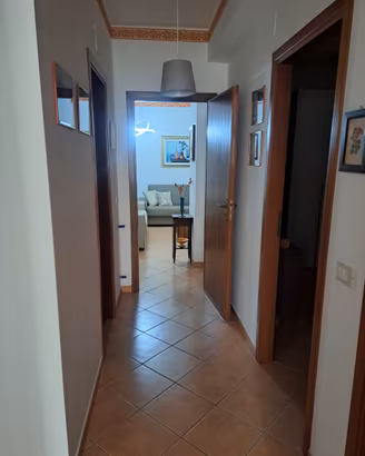 4 vani + 2 bagni + cantina + posto auto