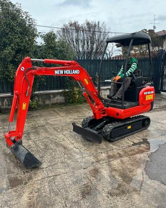 E166 Mini escavatore New Holland 15 q