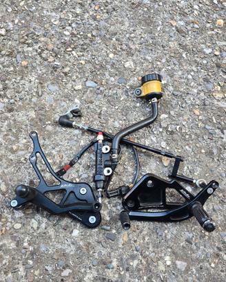 Pedane arretrate FZ8