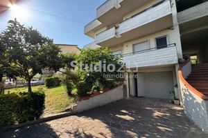Appartamento di 120 m² con 5 locali e box auto a L