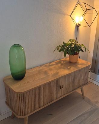 Credenza bassa con ante scorrevoli