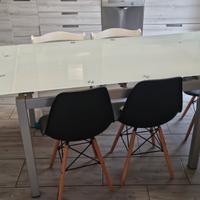 Tavolo allungabile in vetro bianco
