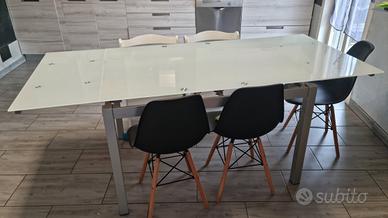 Tavolo allungabile in vetro bianco