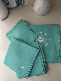 Tovaglia con tovaglioli vintage