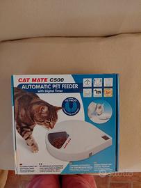 Distributore automatico cibo gatto e cane