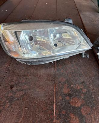 Faro anteriore lato guida