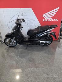 Piaggio Beverly 400 i.e.