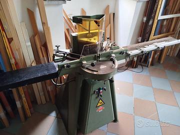 Troncatrice elettronica per cornici