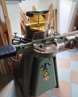 Troncatrice elettronica per cornici