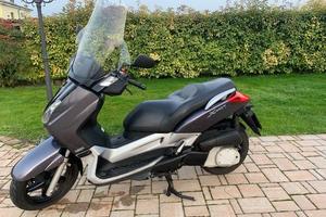 YAMAHA X-MAX 250