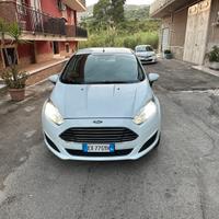 Ford fiesta gpl unico proprietario.