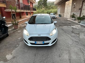 Ford fiesta gpl unico proprietario.