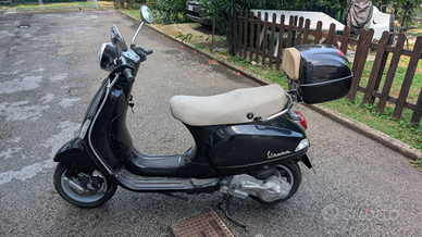 Vespa LX 125 nera