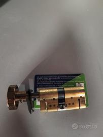 Serratura MG con Nottolino Interno 